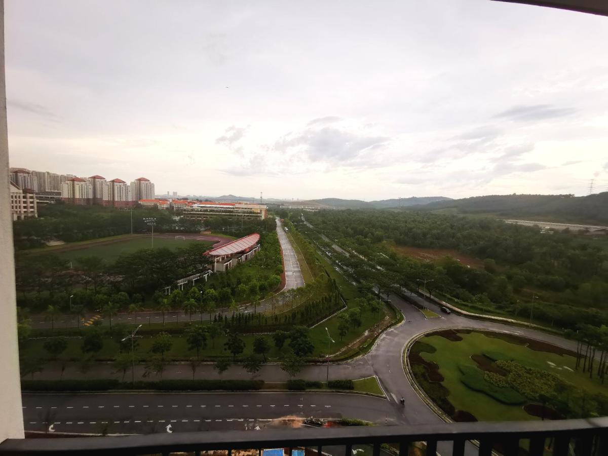 Bell Family Suite @Sepang Kota Warisan Klia Екстериор снимка