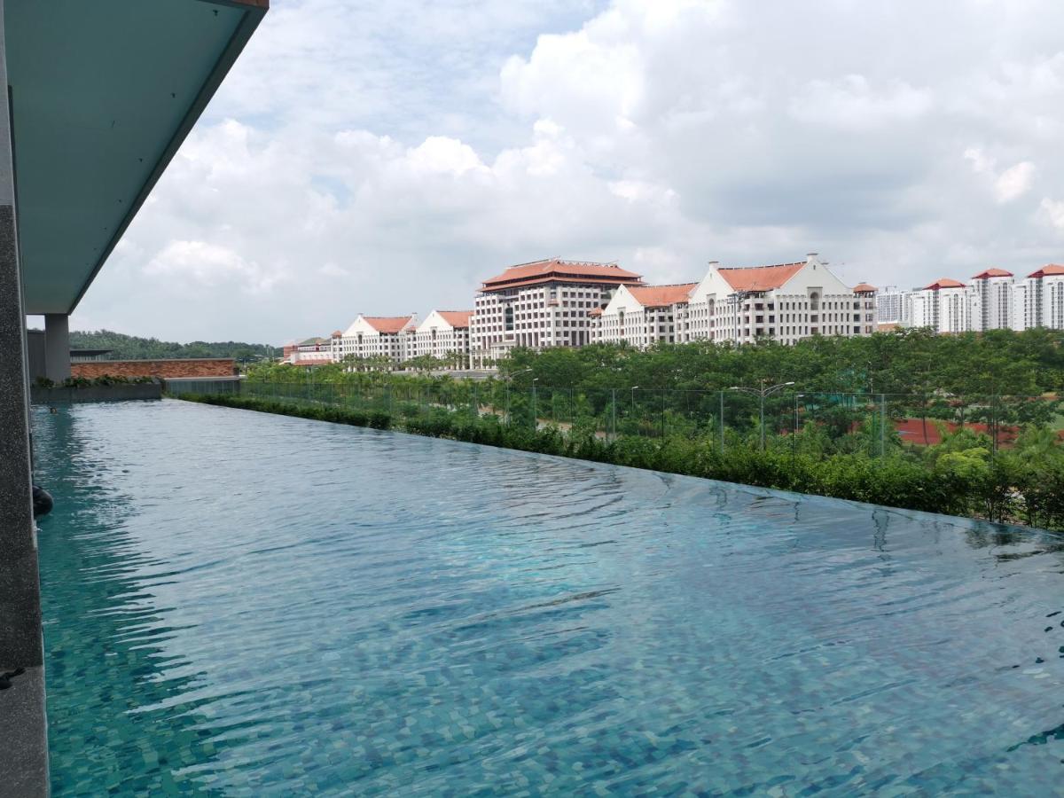 Bell Family Suite @Sepang Kota Warisan Klia Екстериор снимка